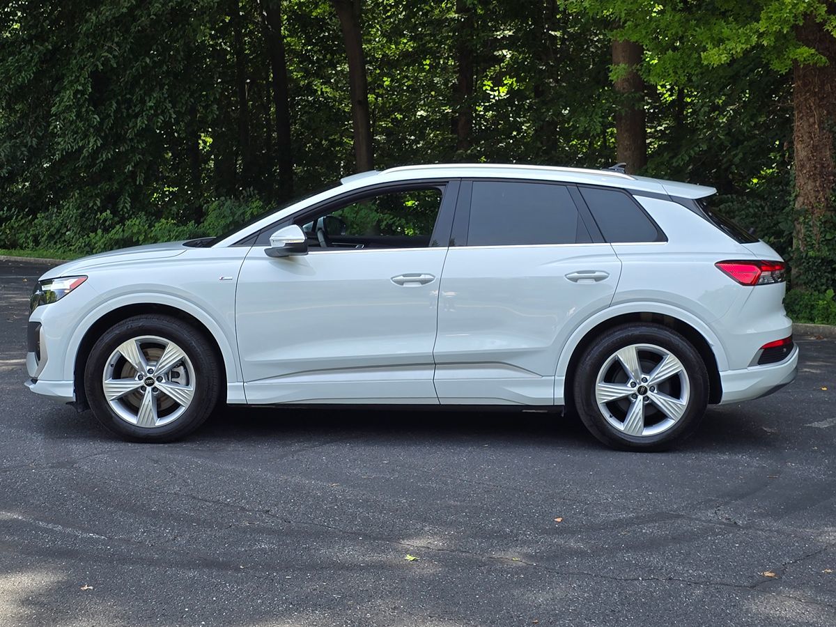 Audi Q4 photo 3