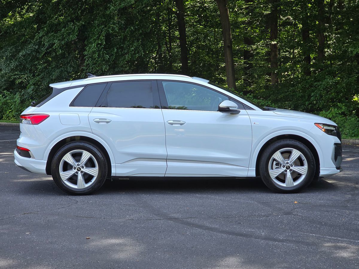 Audi Q4 photo 7