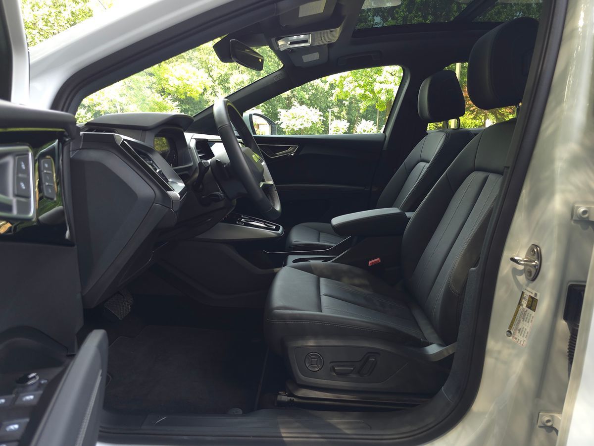 Audi Q4 photo 11
