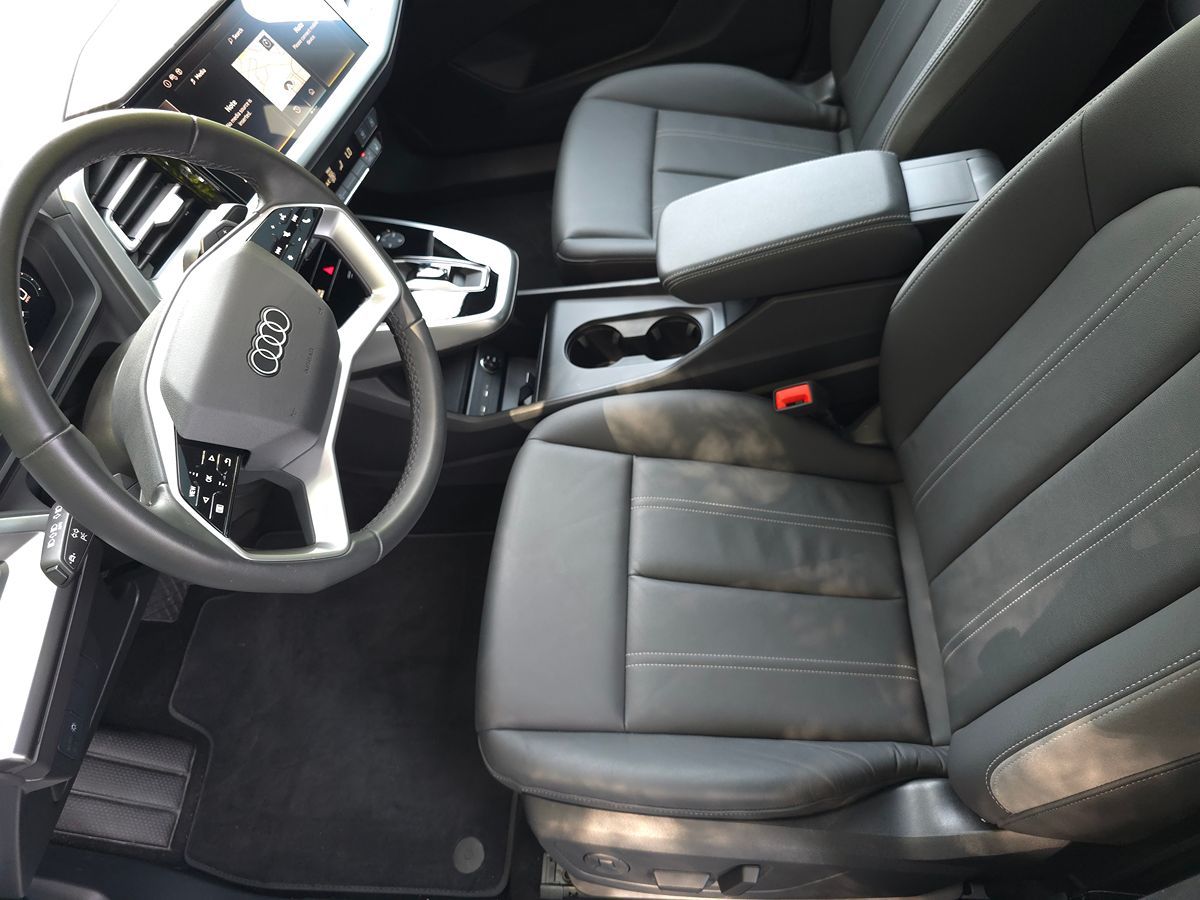 Audi Q4 photo 12