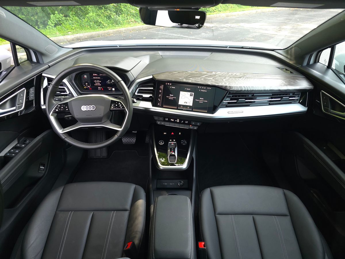 Audi Q4 photo 10