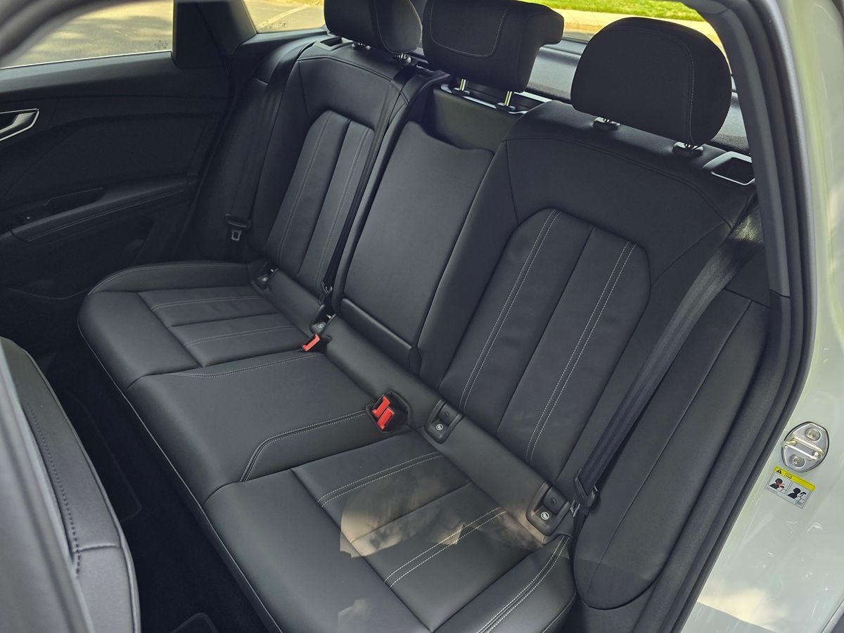 Audi Q4 photo 16