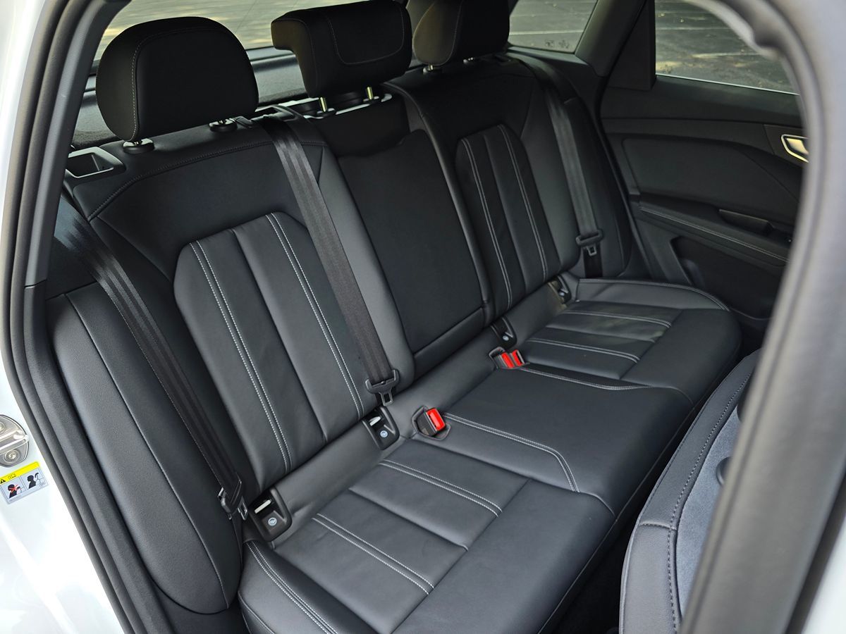 Audi Q4 photo 18