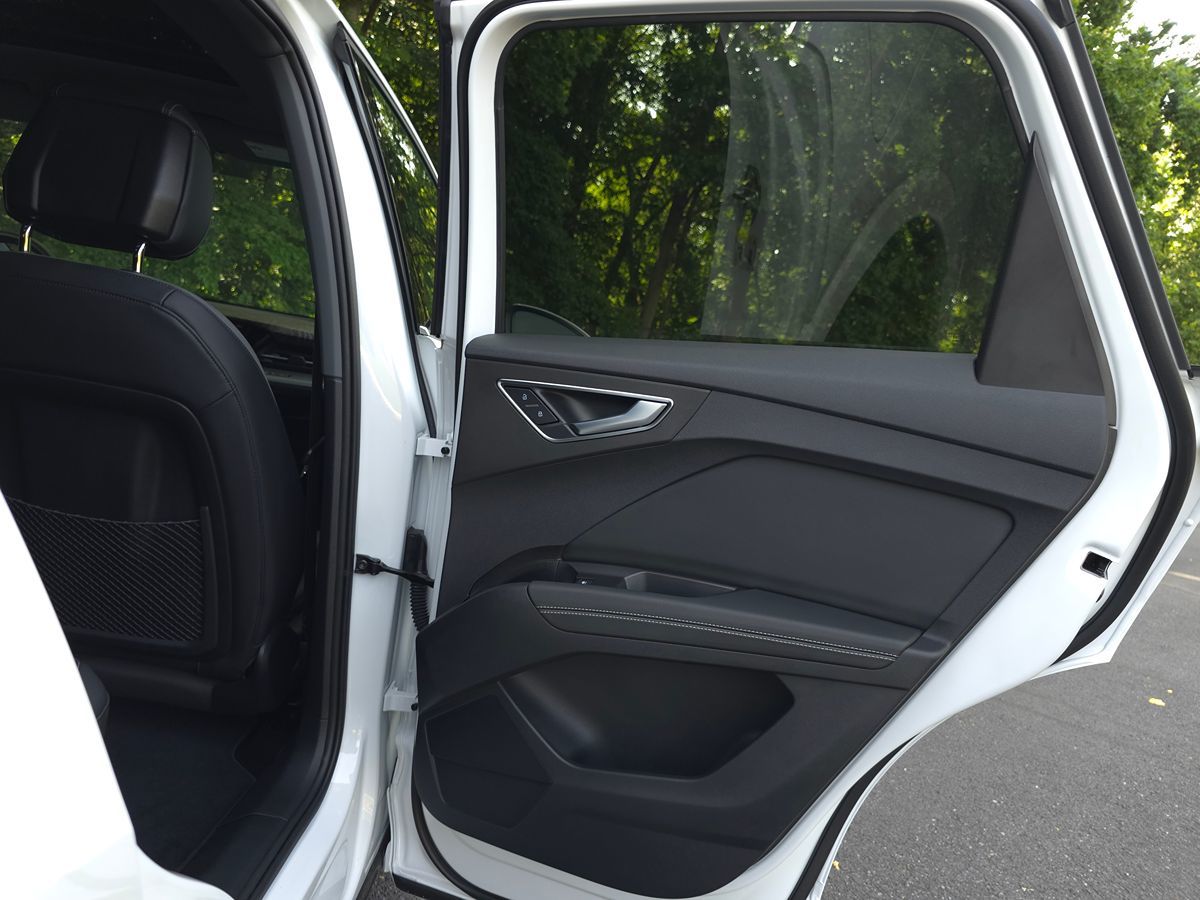 Audi Q4 photo 25