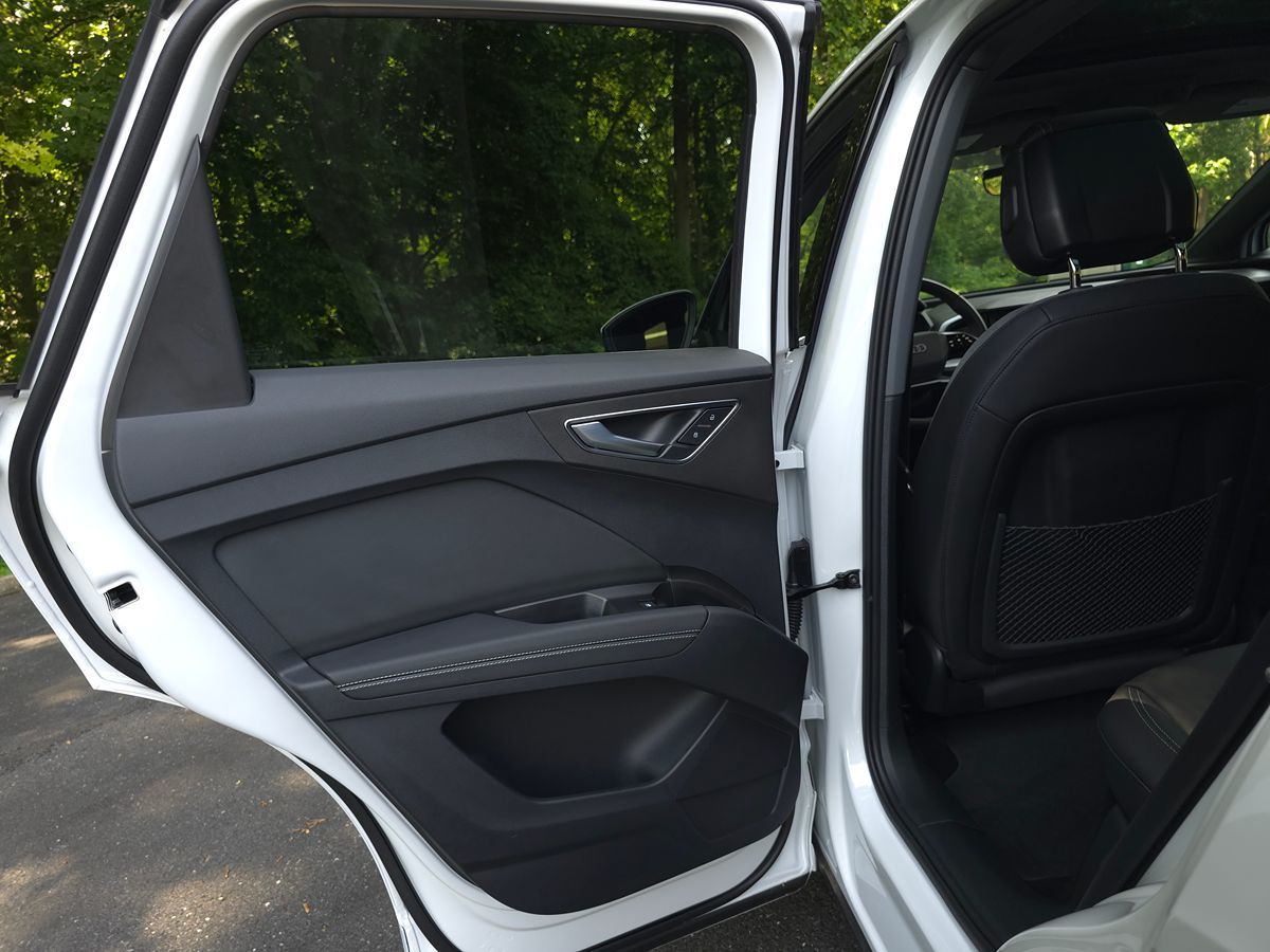 Audi Q4 photo 26