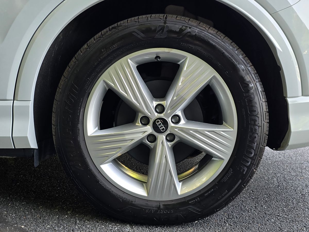 Audi Q4 photo 56