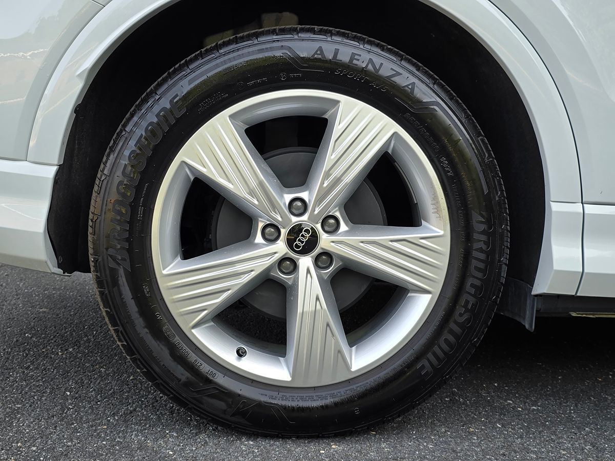 Audi Q4 photo 57