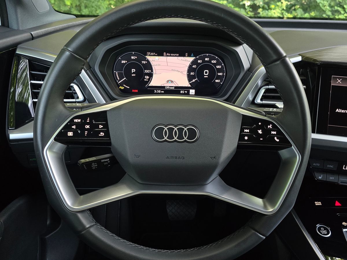 Audi Q4 photo 28