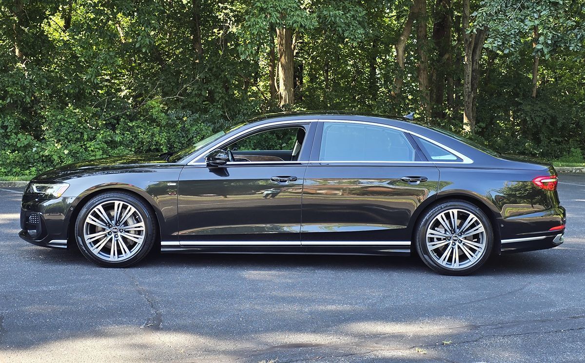 Audi A8 photo 3