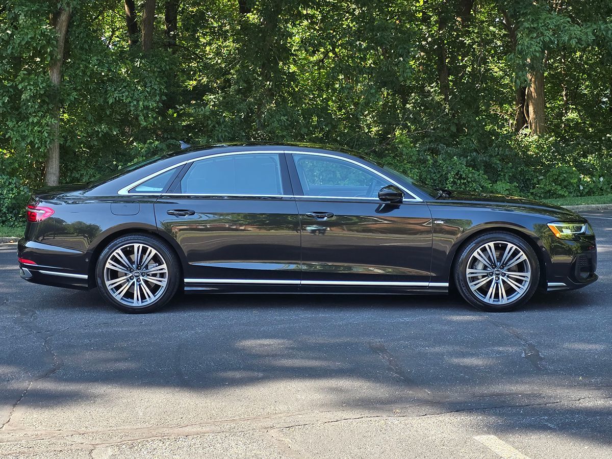 Audi A8 photo 7