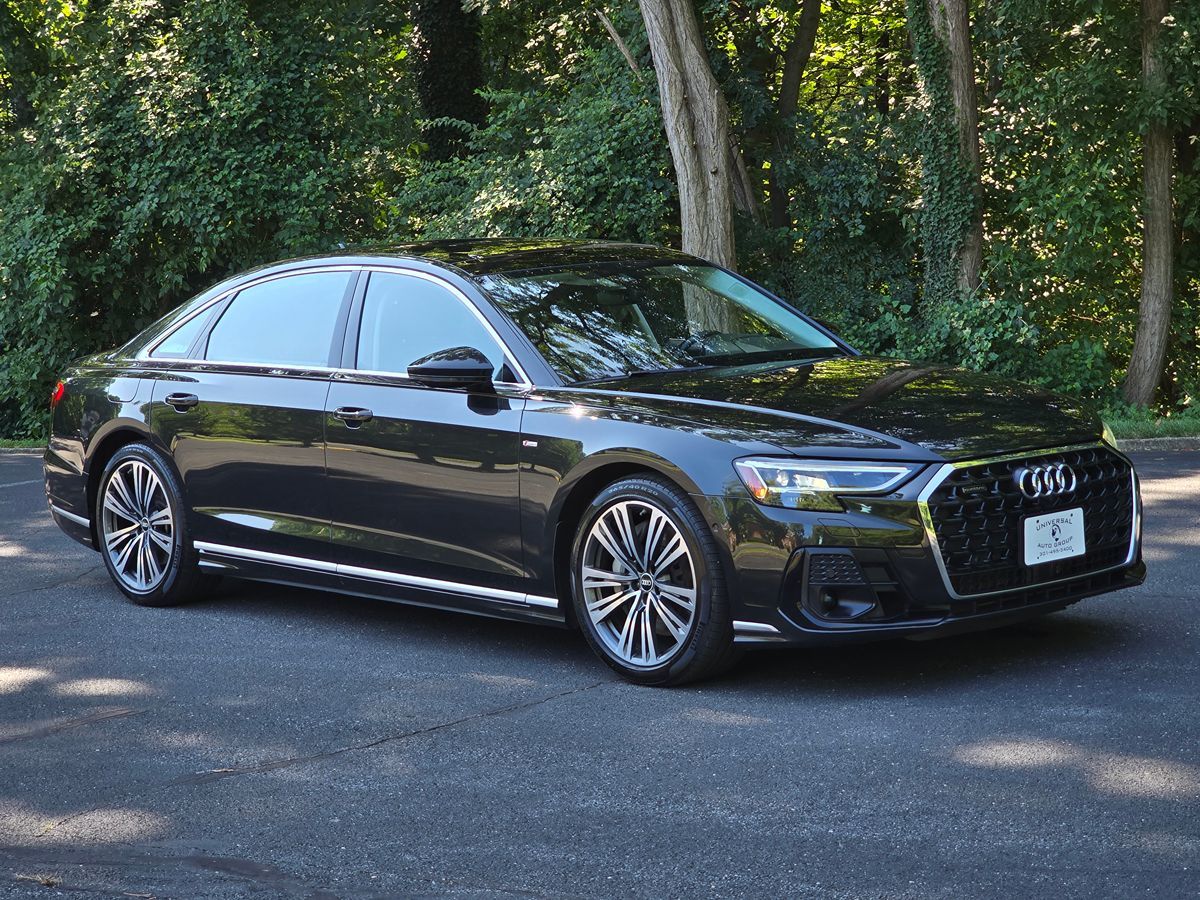 Audi A8 photo 8