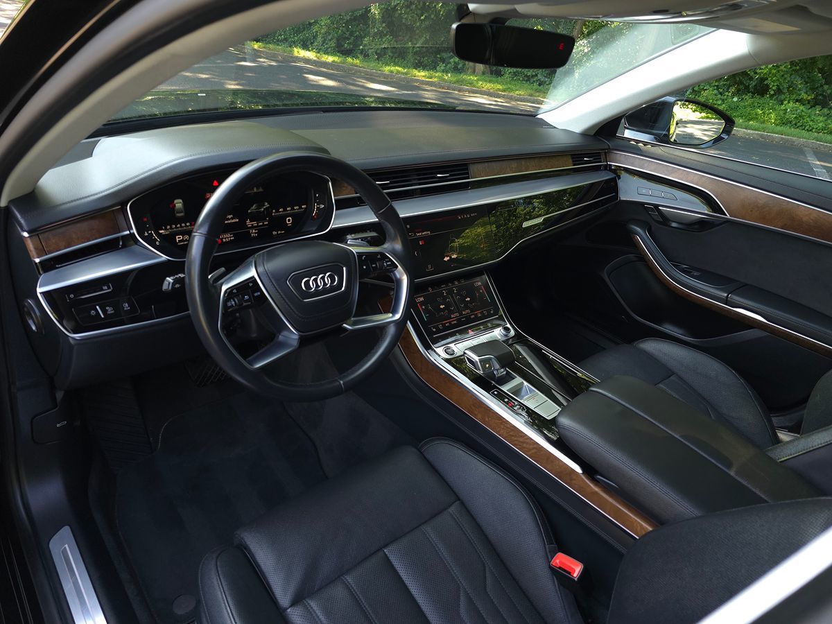 Audi A8 photo 2