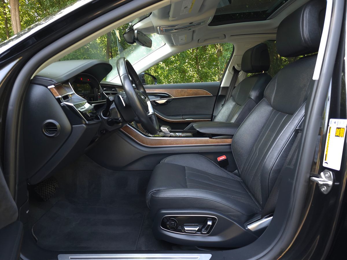 Audi A8 photo 11