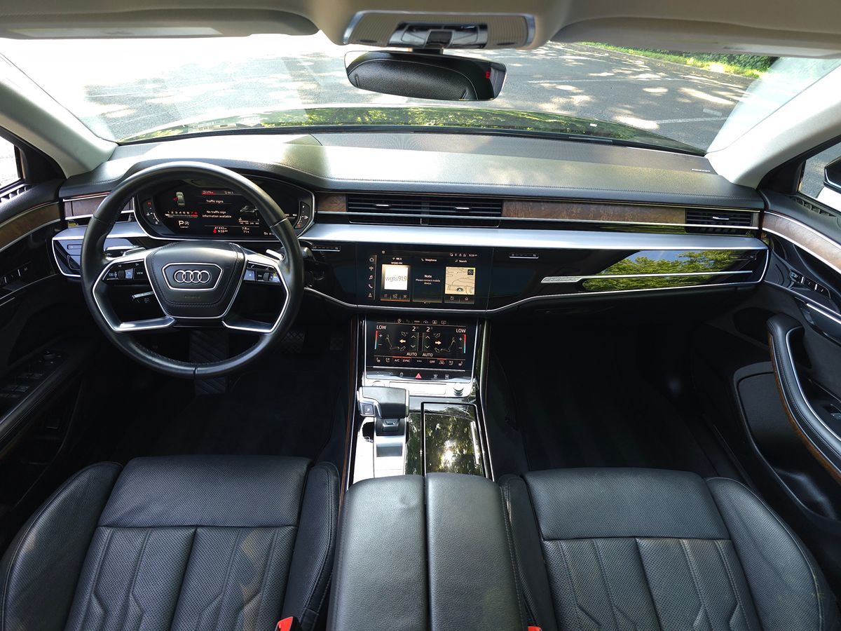 Audi A8 photo 10