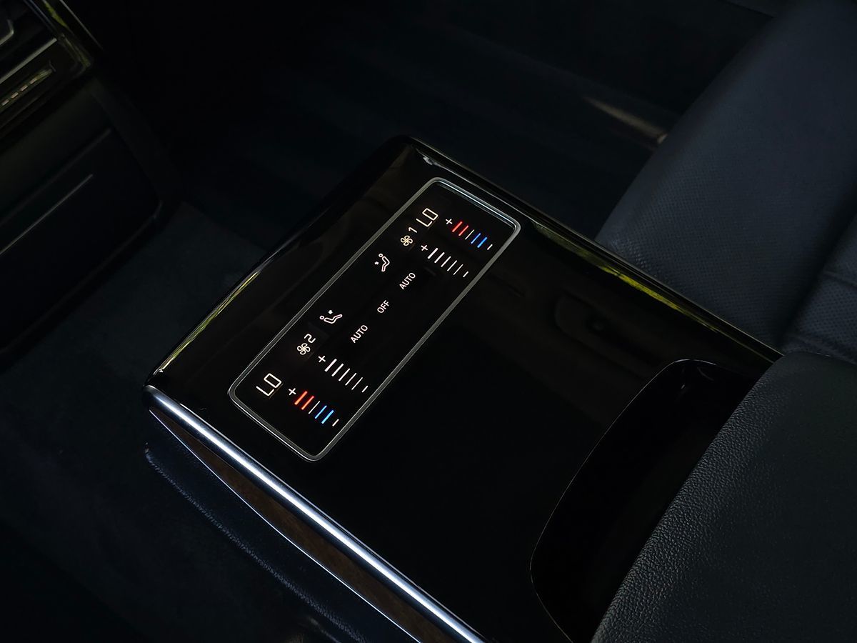 Audi A8 photo 15