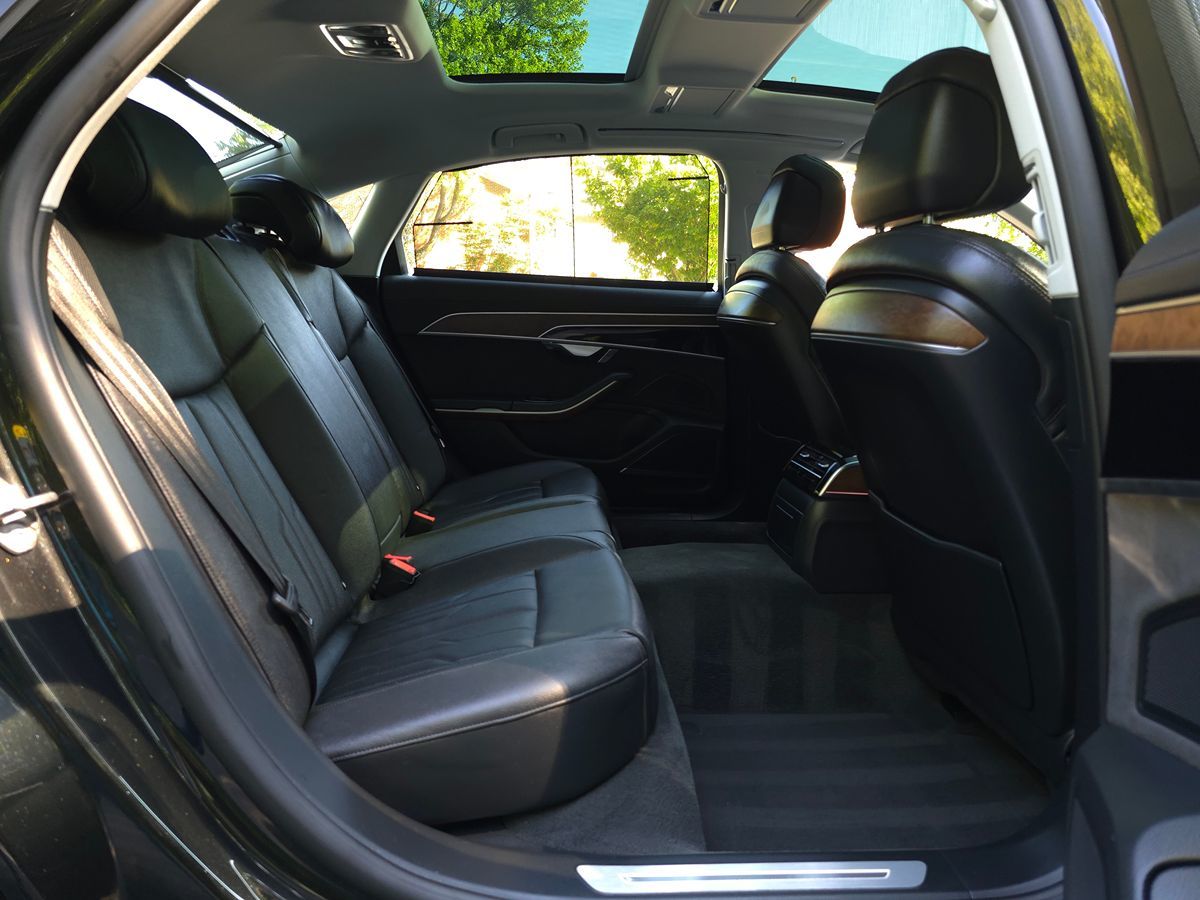 Audi A8 photo 17