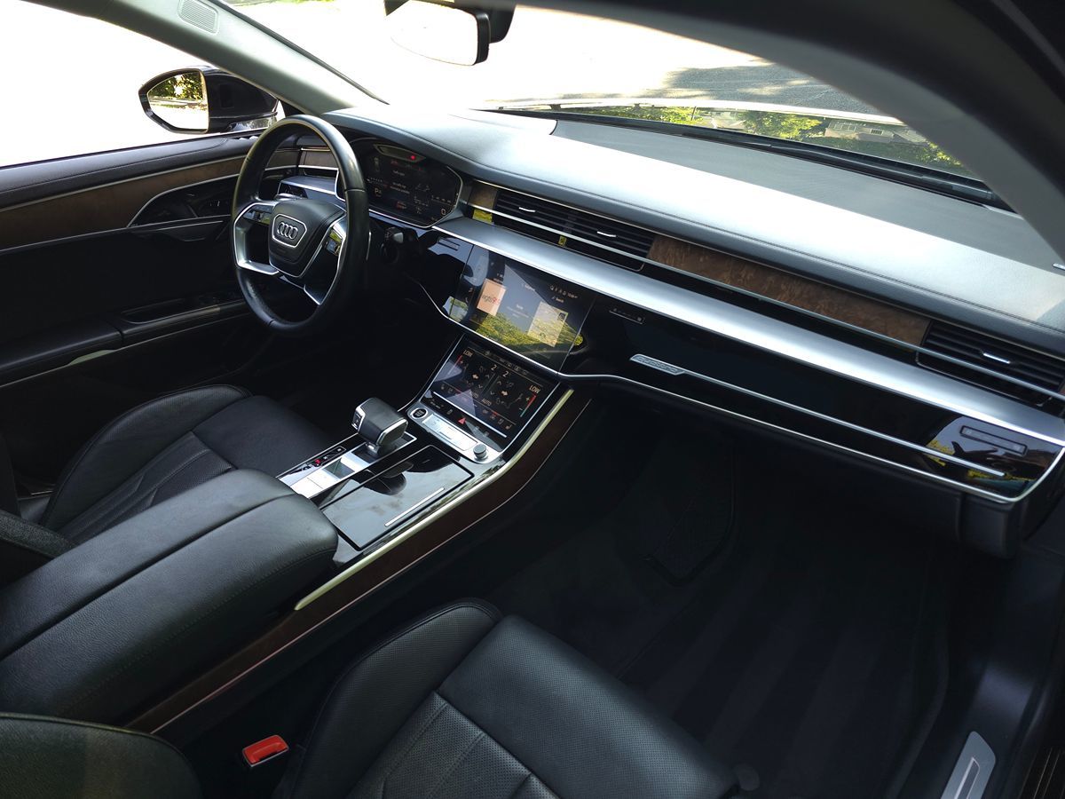 Audi A8 photo 19
