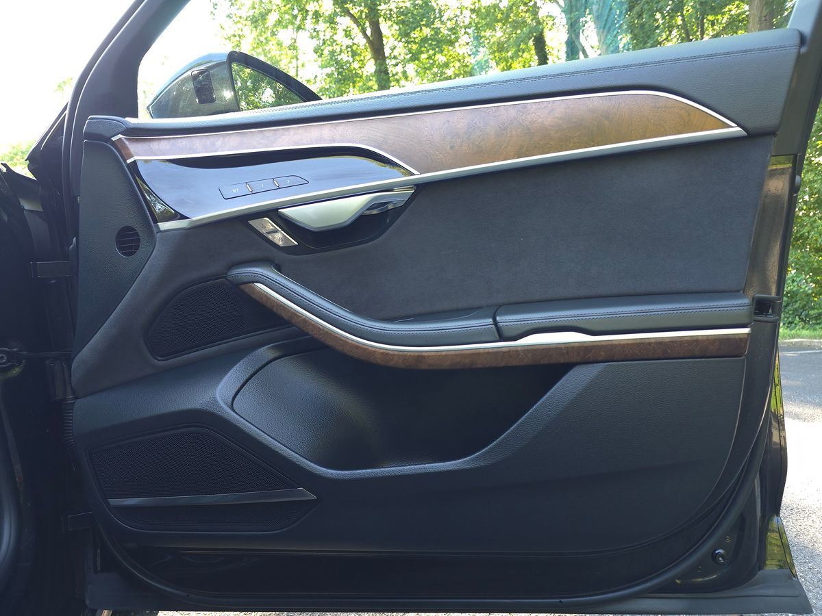 Audi A8 photo 20