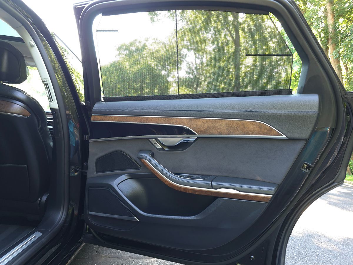 Audi A8 photo 21