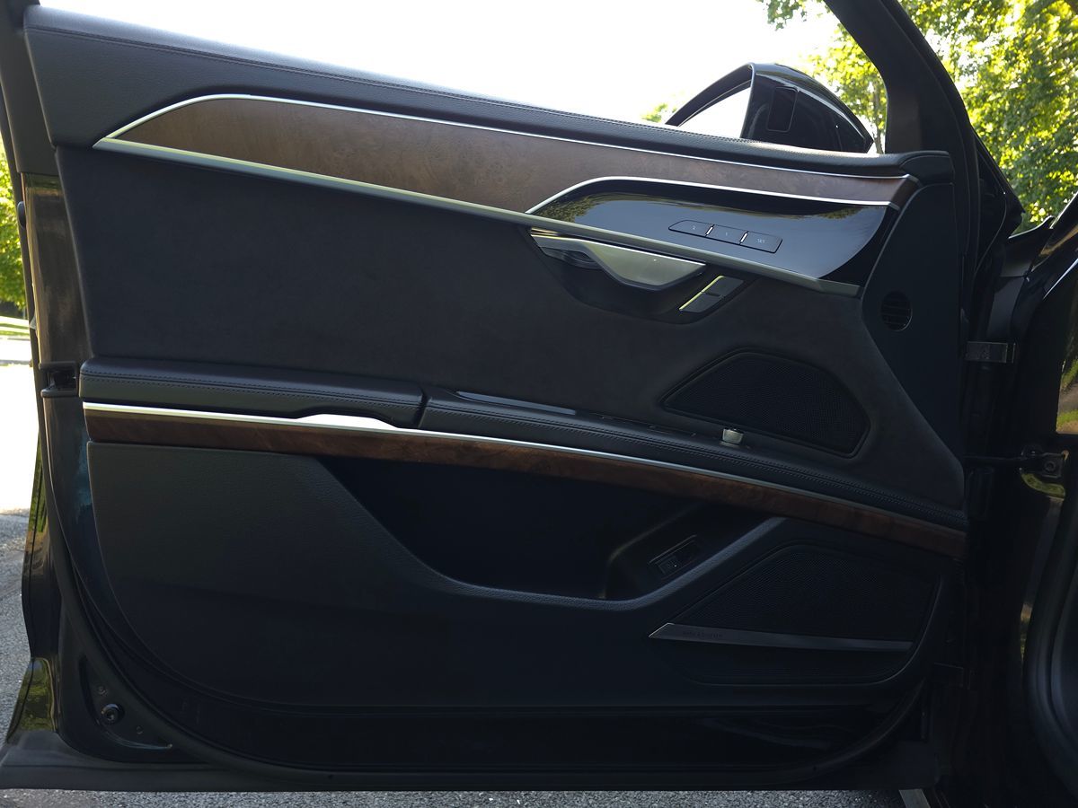 Audi A8 photo 23