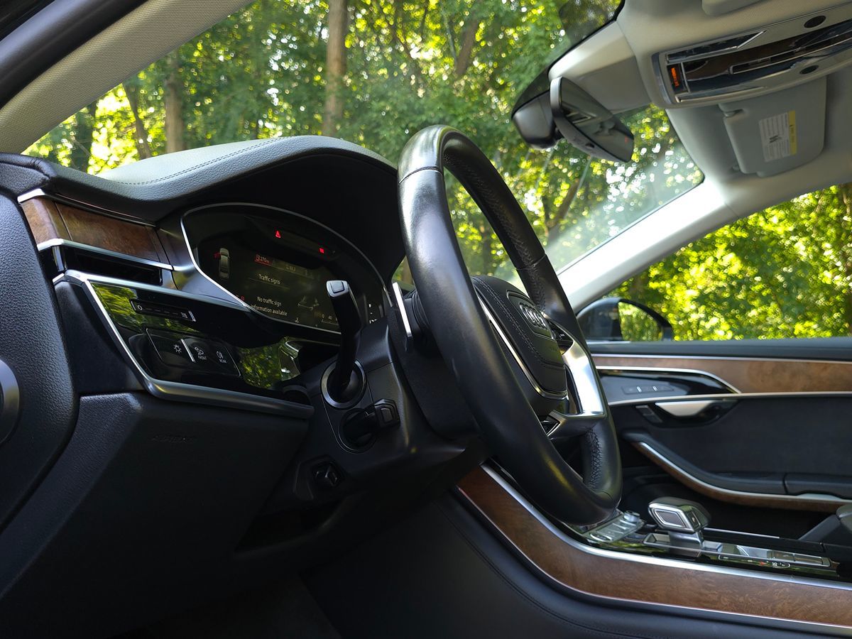 Audi A8 photo 25
