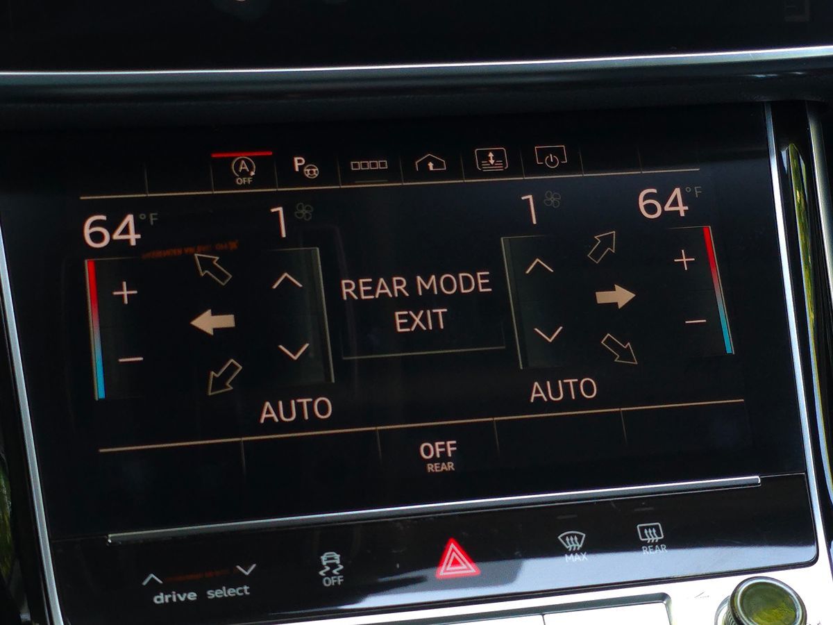 Audi A8 photo 30