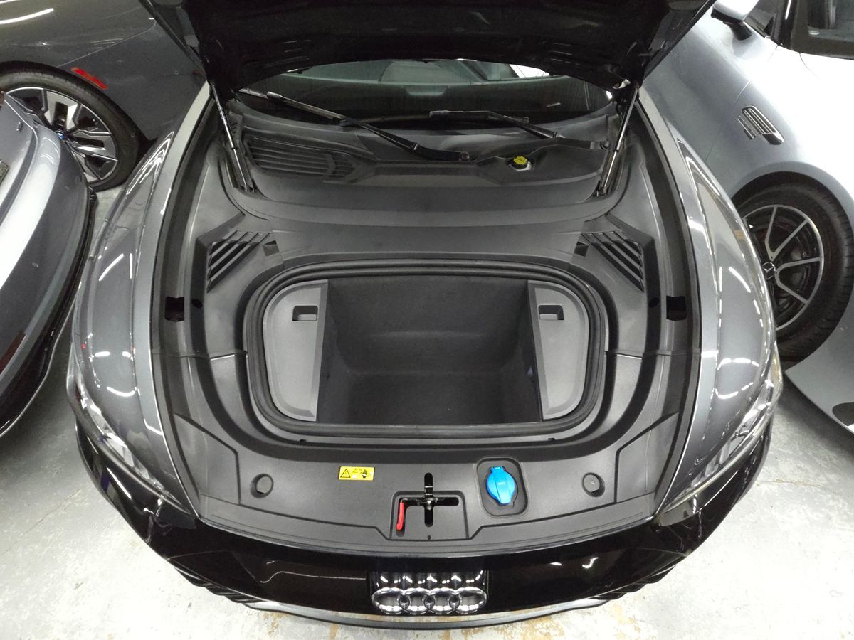 Audi e-tron GT photo 69