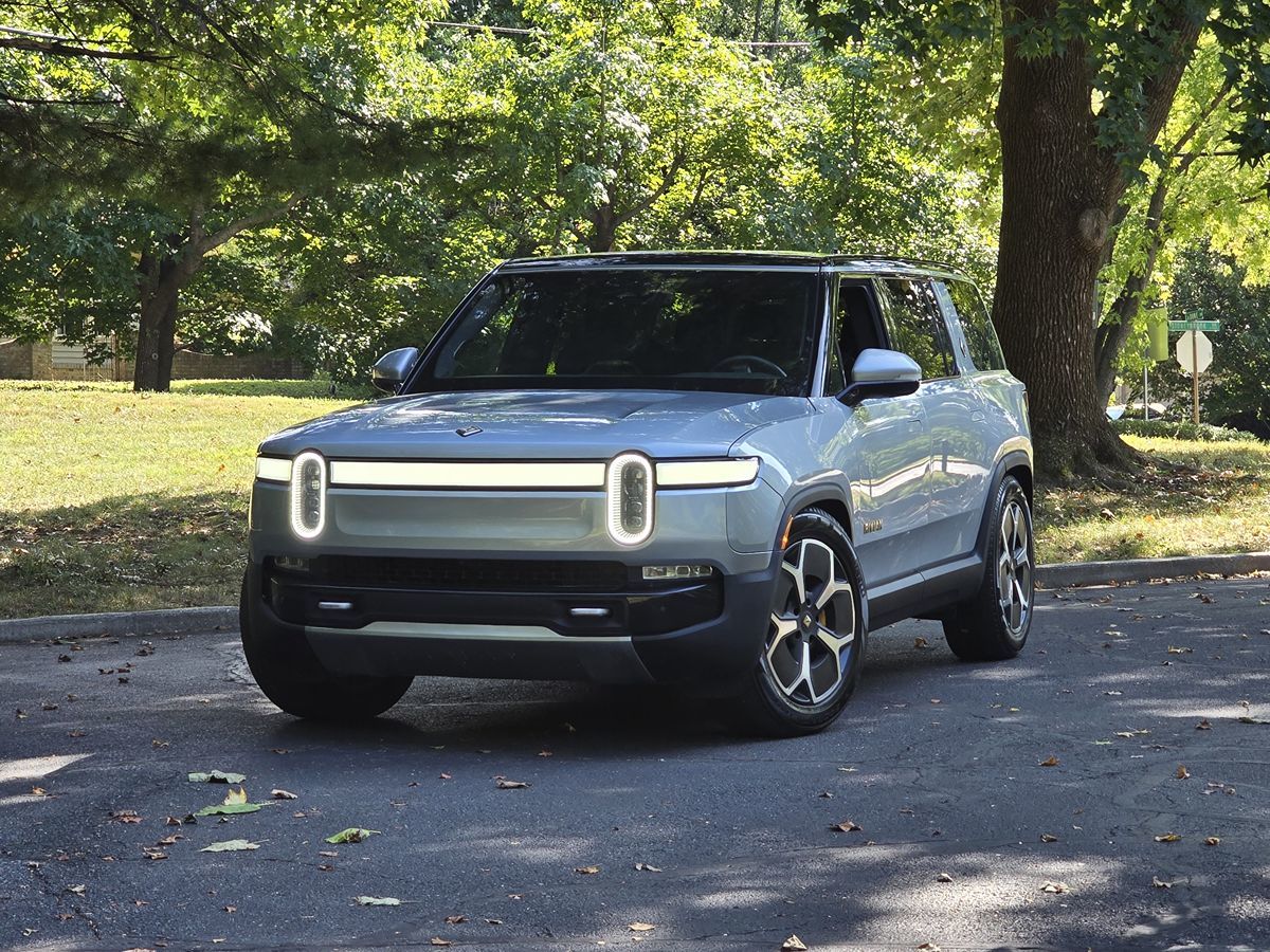 Rivian R1S