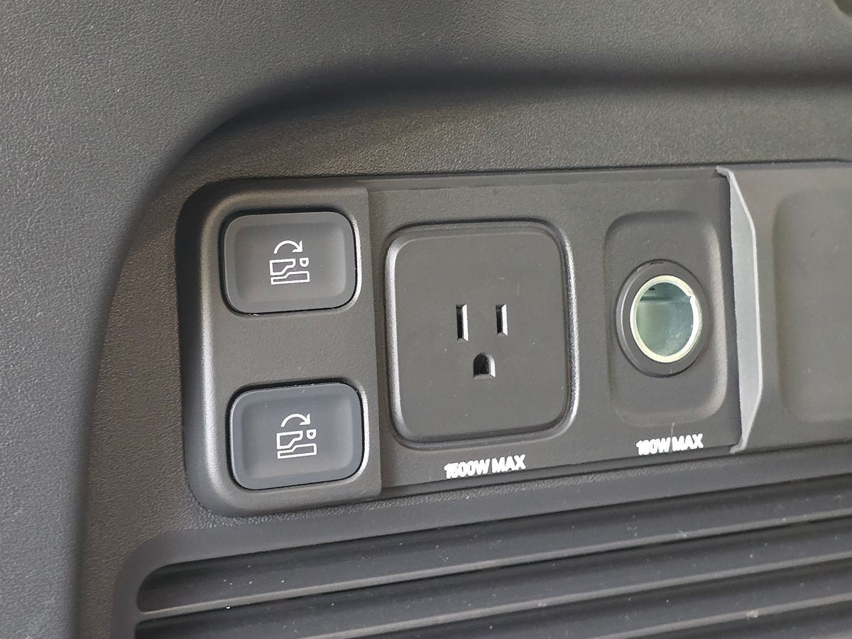 Rivian R1S photo 59