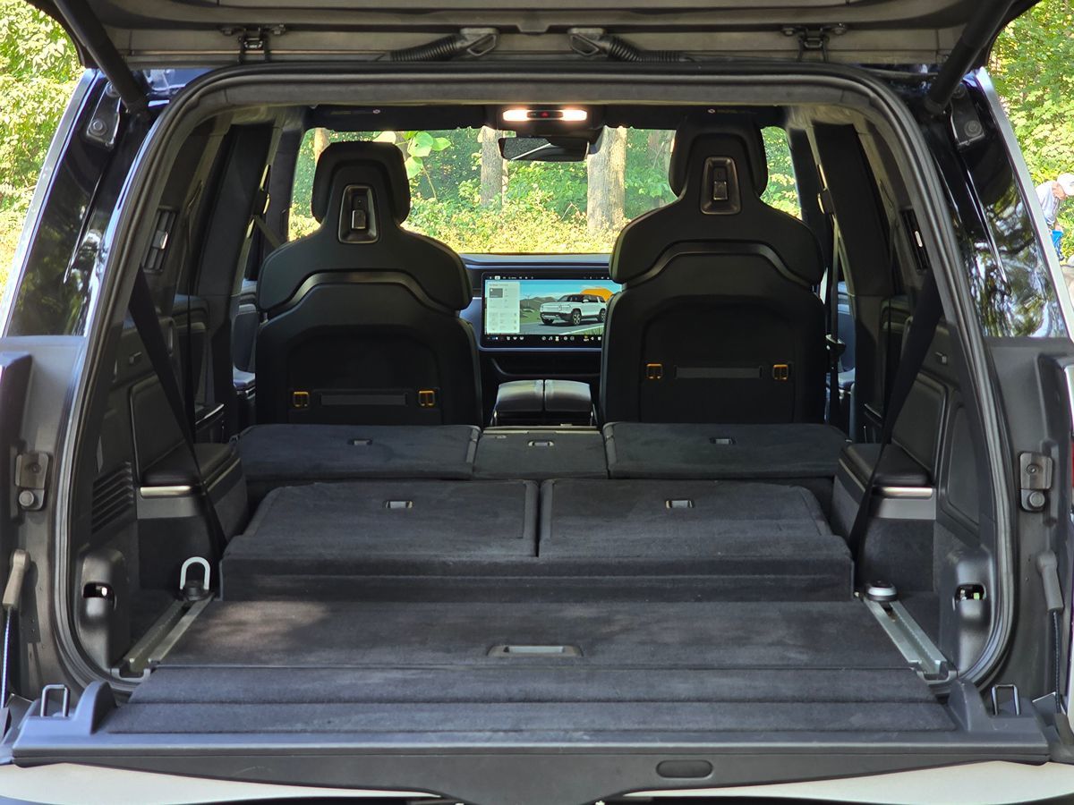 Rivian R1S photo 58