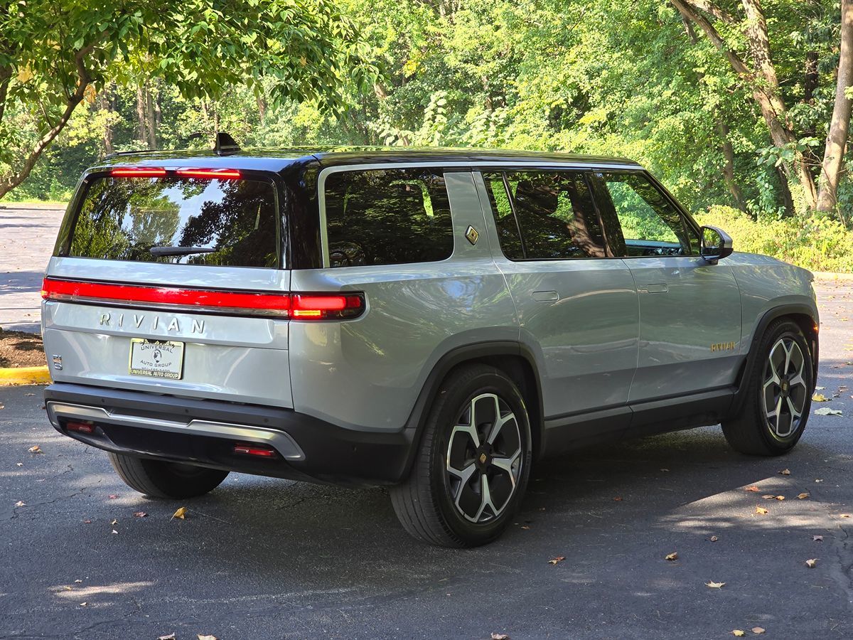 Rivian R1S photo 6