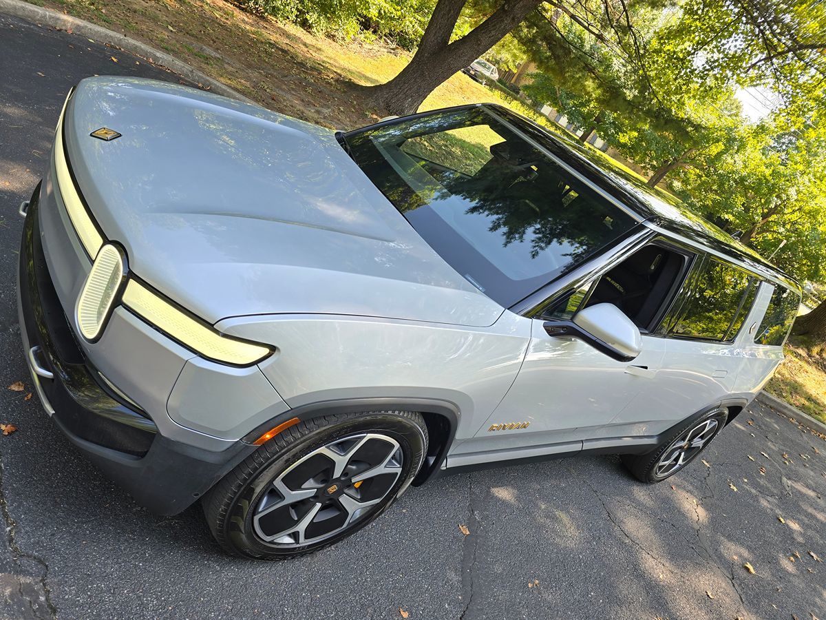 Rivian R1S photo 61