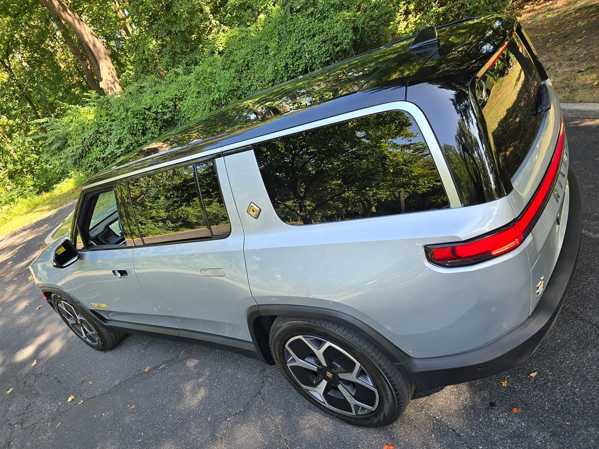 Rivian R1S photo 62