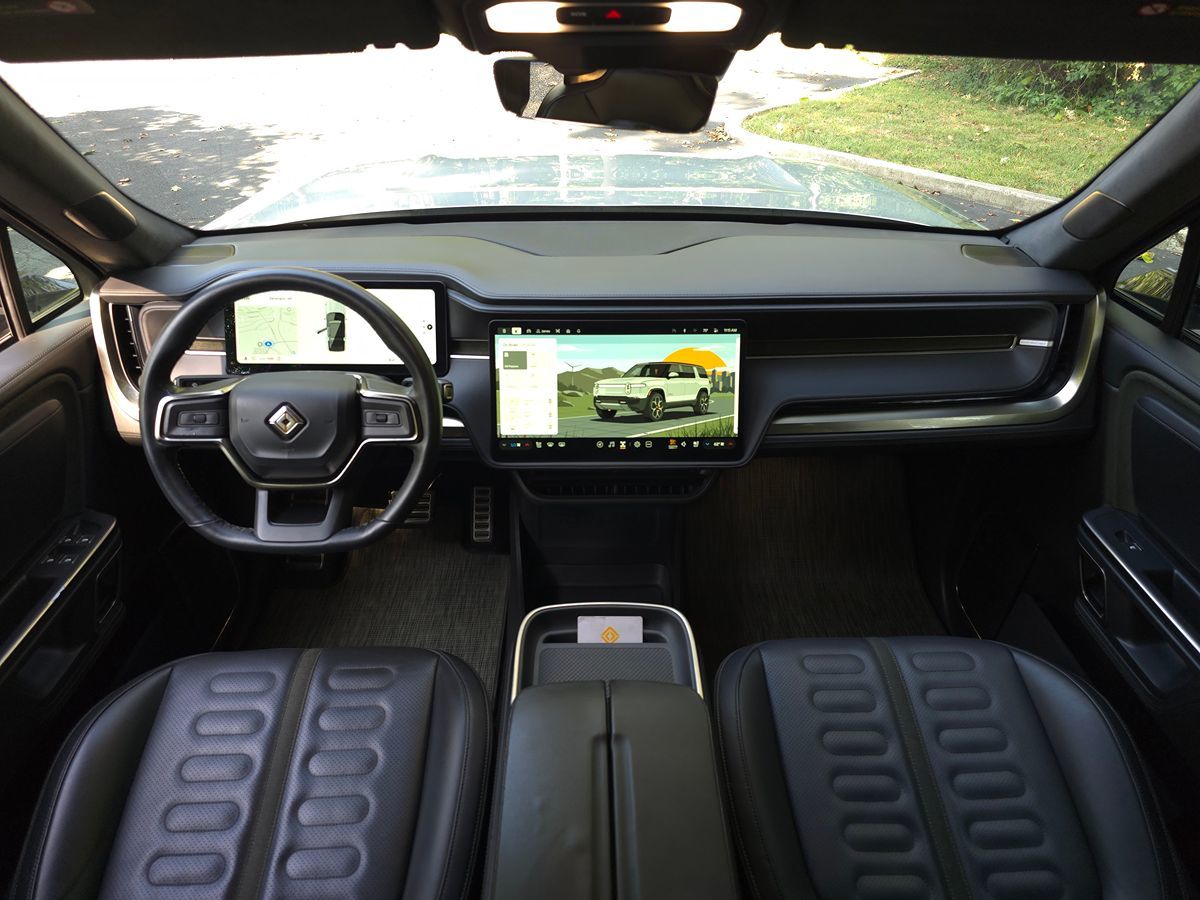 Rivian R1S photo 10