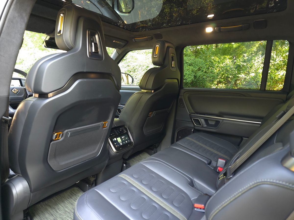 Rivian R1S photo 15