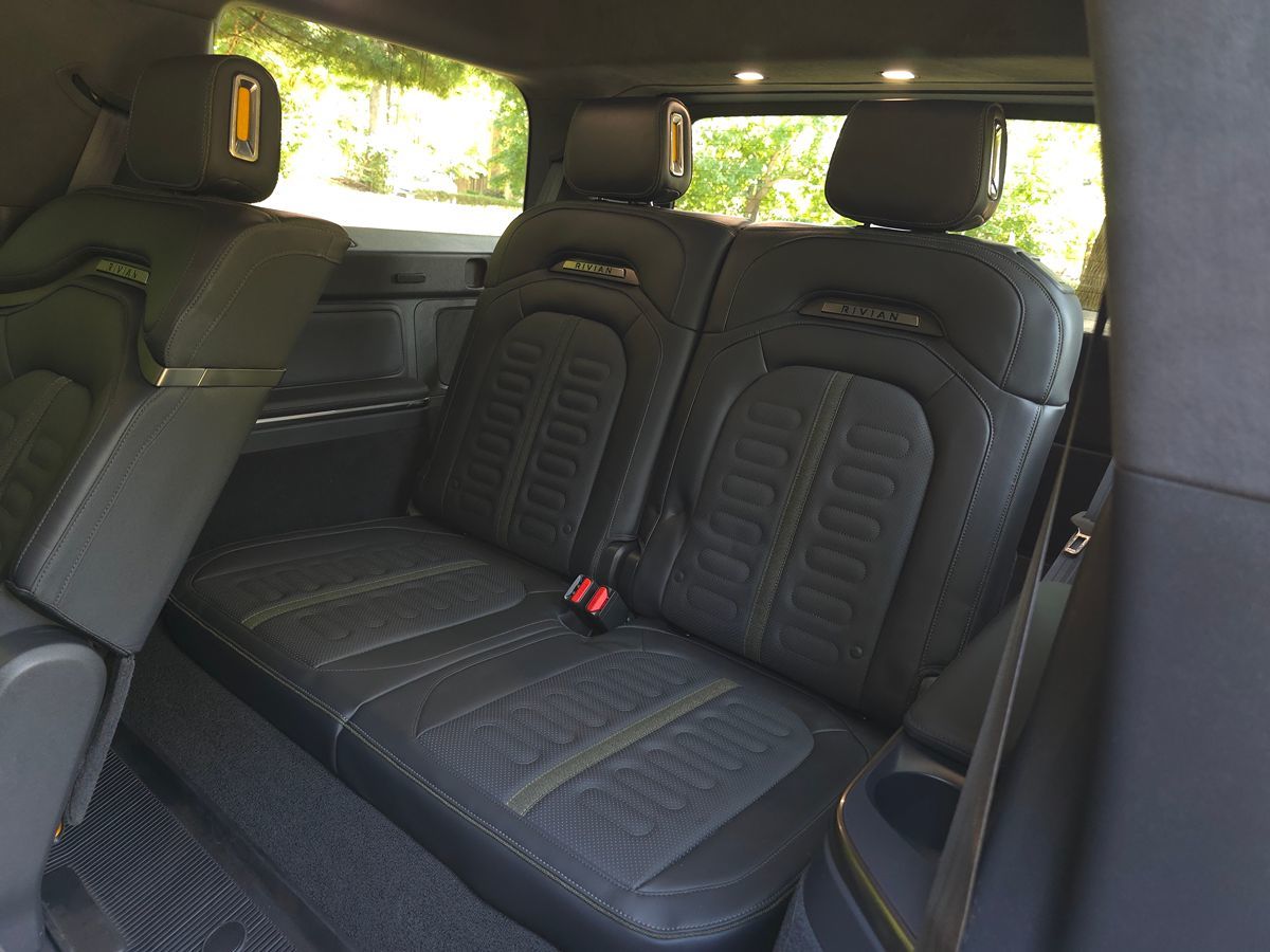 Rivian R1S photo 18