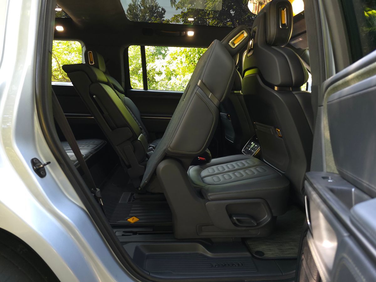 Rivian R1S photo 21