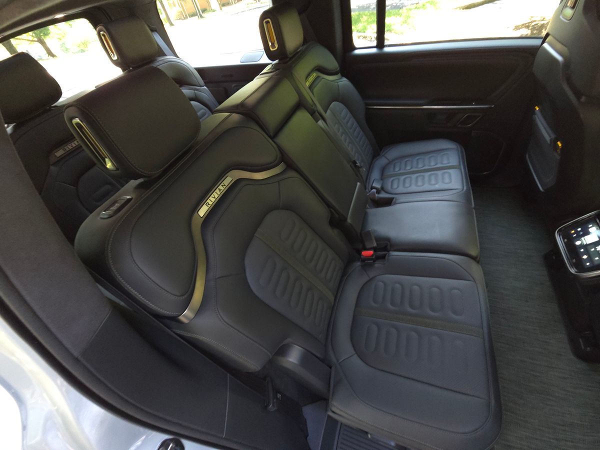 Rivian R1S photo 22