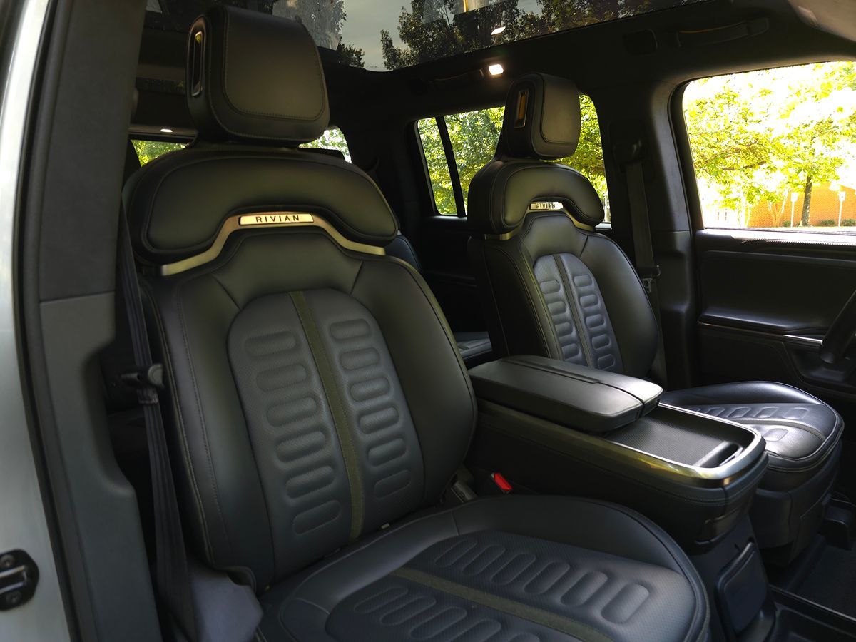 Rivian R1S photo 25
