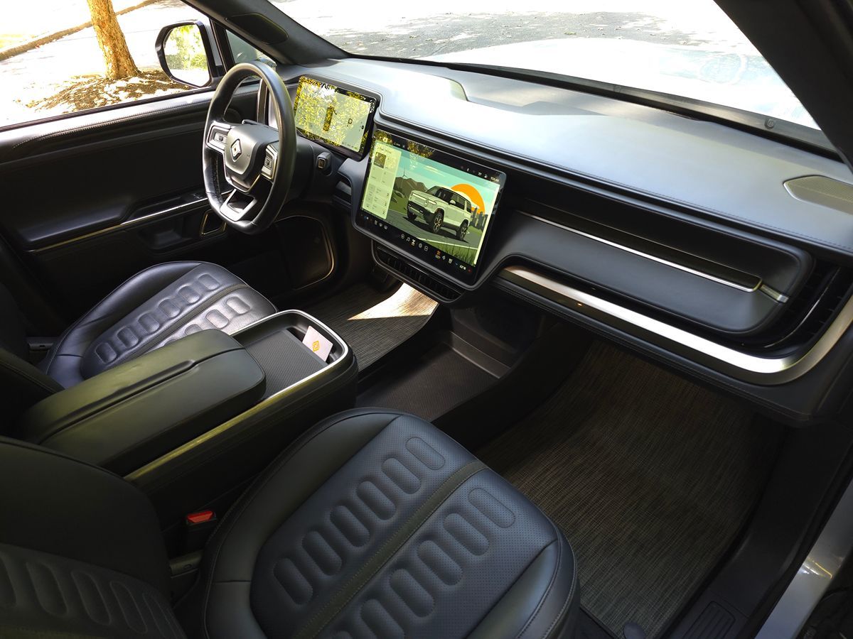 Rivian R1S photo 27