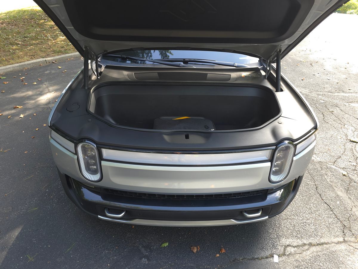 Rivian R1S photo 56