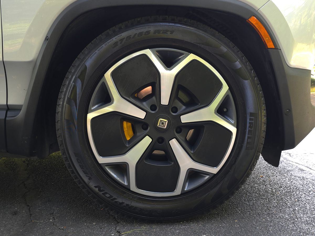 Rivian R1S photo 55