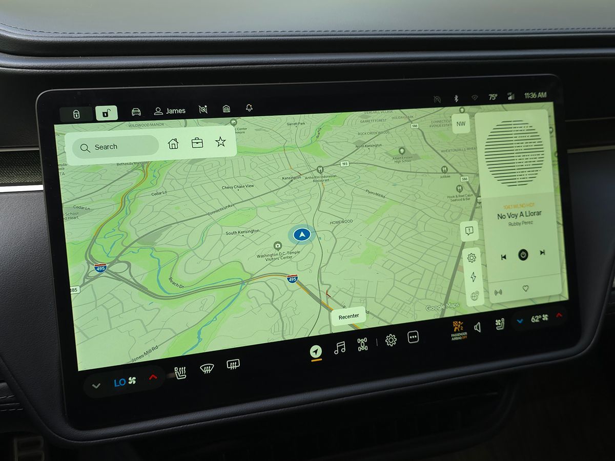 Rivian R1S photo 32