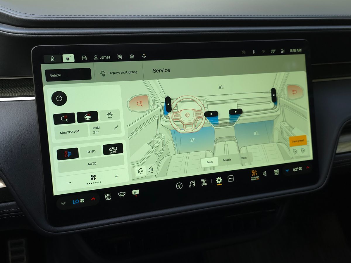 Rivian R1S photo 35