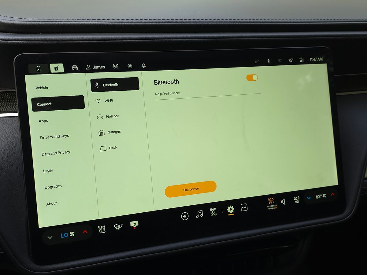 Rivian R1S photo 40