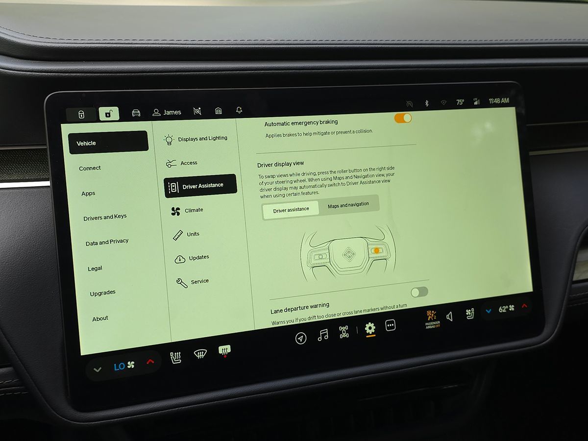 Rivian R1S photo 44