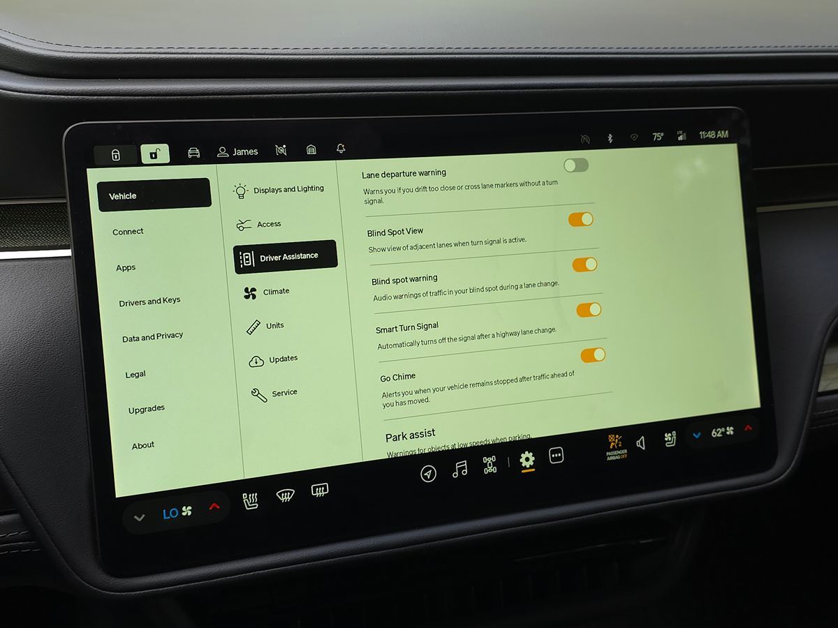 Rivian R1S photo 45