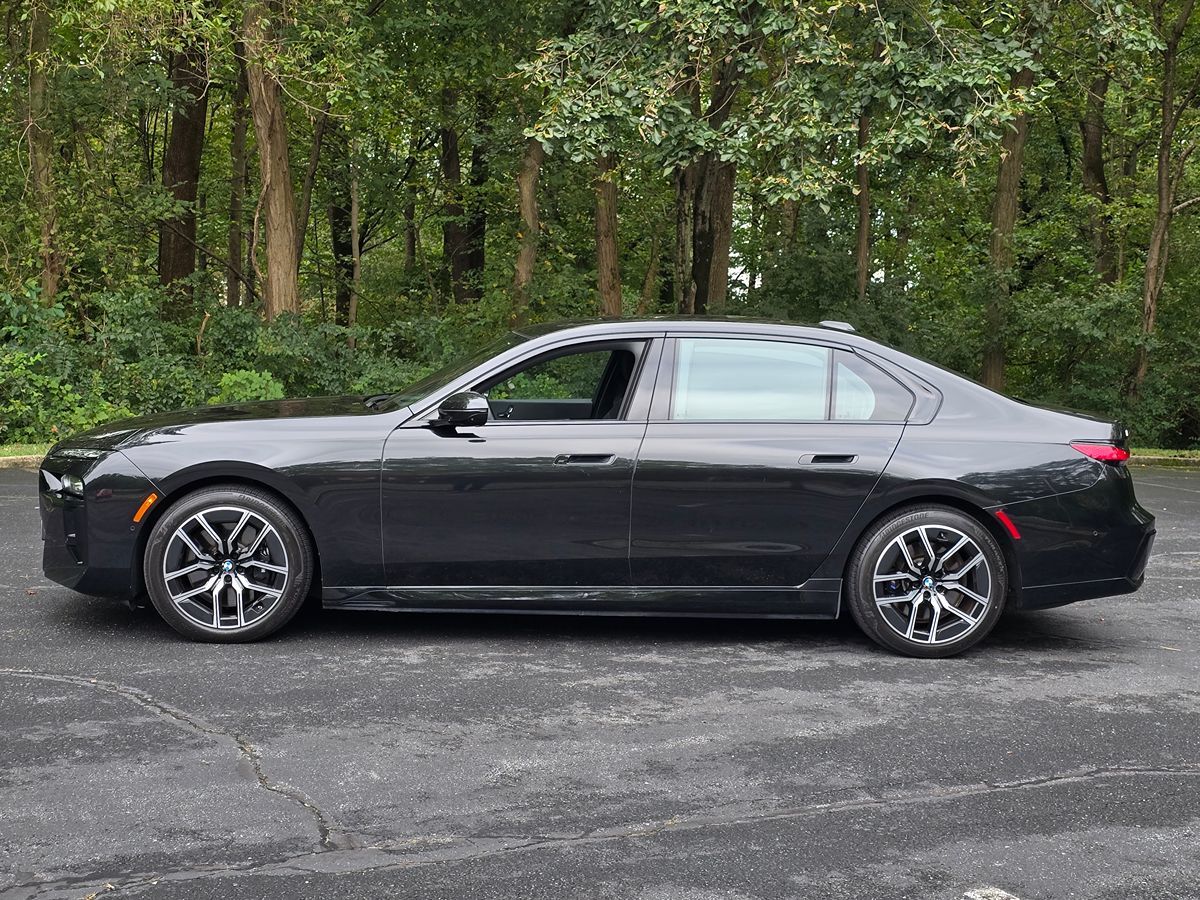 BMW i7 photo 3