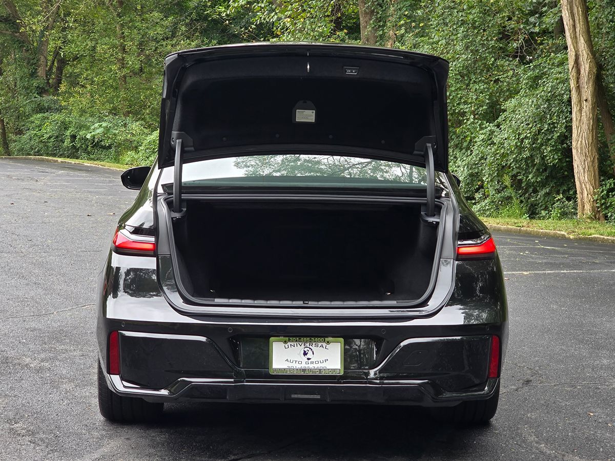 BMW i7 photo 75