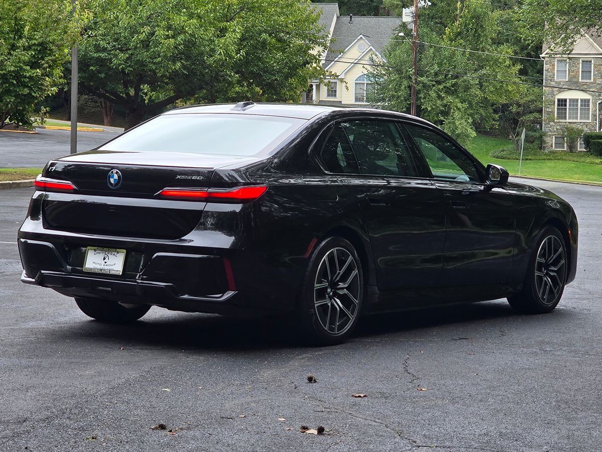 BMW i7 photo 6